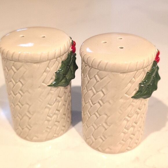 Otagiri Holiday Salt & Pepper Shakers Holly and Berry Vintage - Picture 6 of 7